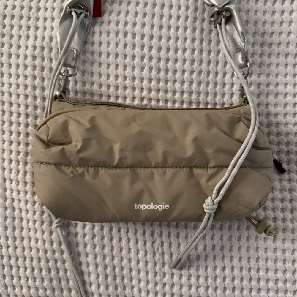Topologie bottle sacoche puffer bag with chrome bungee strap